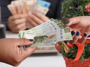 El aguinaldo no es un regalo del empleador, es un derecho irrenunciable ganado con tu esfuerzo a lo largo del año. ESPECIAL / CANVA