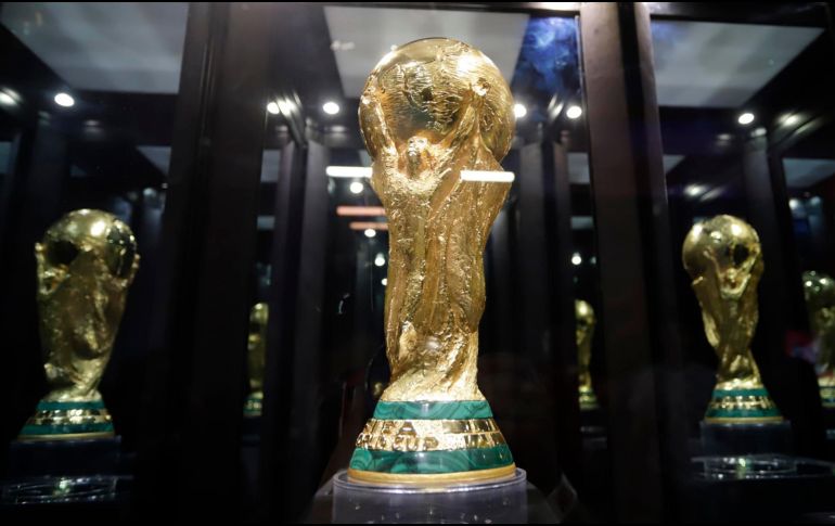 Trofeo de la Copa Mundial durante el FIFA World Trophy Tour en Puebla, el pasado 18 de marzo. EFE / H. Ríos