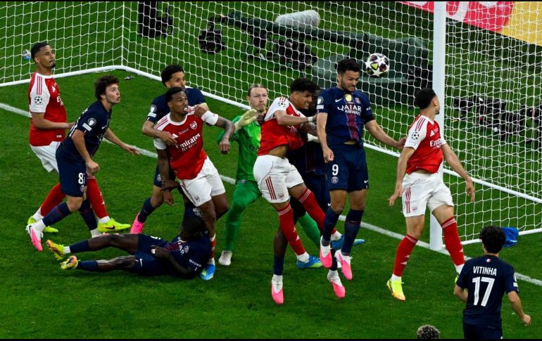 El PSG logró revalidar el título continental después de una final intensa y dramática que mantuvo la incertidumbre hasta el último disparo. EFE / S. Koszticsak