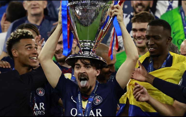 Vitinha fue víctima del esfuerzo y salió de cambio durante el primer tiempo extra de la  Champions League en Budapest. EFE/EPA/ANNA SZILAGYI