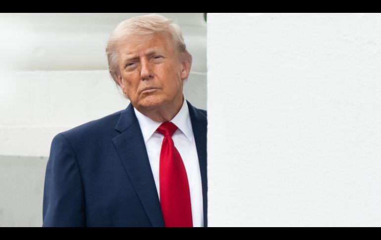 Donald Trump se mantuvo muy activo en su plataforma Truth Social hoy. EFE/A. Schwartz