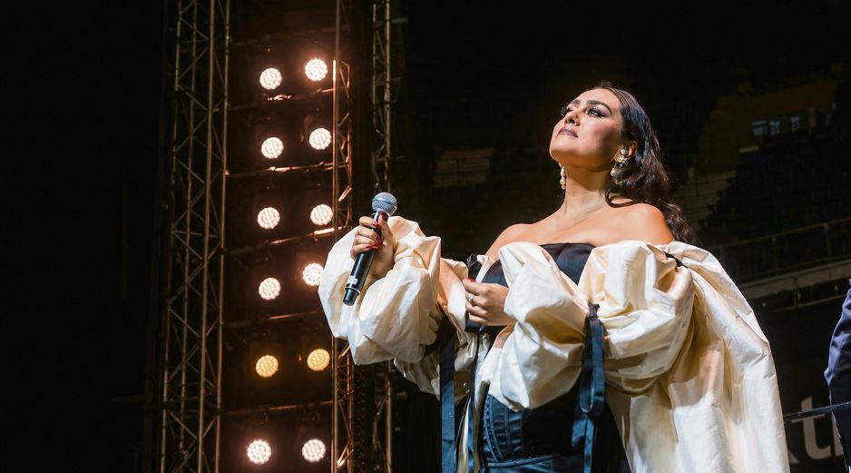 Miriam Solís. La cantante se caracteriza por su presencia artística elegante y su voz emotiva. CORTESÍA
