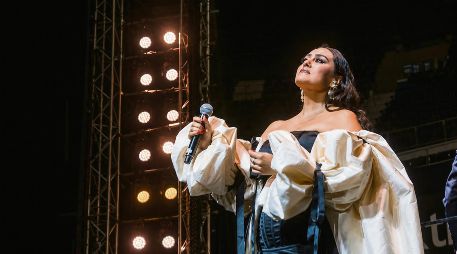 Miriam Solís. La cantante se caracteriza por su presencia artística elegante y su voz emotiva. CORTESÍA