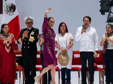 Sheinbaum Pardo también aprovechó para criticar a sectores de oposición a su gobierno y de "la derecha mexicana", a quienes acusó de querer "recuperar privilegios políticos y económicos". EFE / I. Esquivel