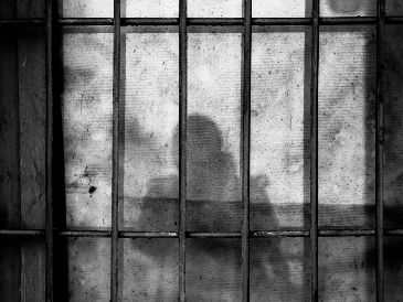 el agresor atacó físicamente a la menor de edad y le provocó la muerte. UNSPLASH / J. GING HAN