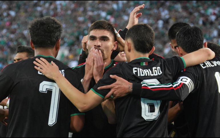 Se otorgarán facilidades a trabajadores para poder ver los partidos de la selección mexicana. EFE / O. Alonso.