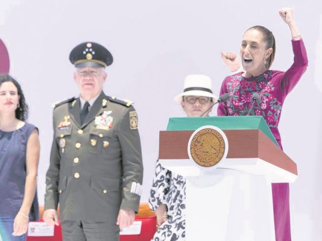 Miles de simpatizantes de Morena se congregaron para seguir el mensaje de Claudia Sheinbaum durante el evento conmemorativo por los dos años de su triunfo electoral. EL UNIVERSAL