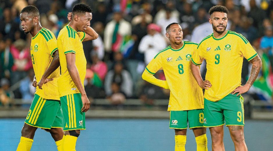 Tras horas de incertidumbre y un retraso por problemas migratorios, la Selección de Sudáfrica finalmente aborda su vuelo chárter hacia México para disputar el partido inaugural del Mundial 2026. ESPECIAL