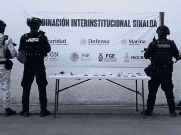 Tras los hechos violentos, custodios realizaron una inspección al interior del penal en busca de armas o instrumentos punzocortantes. ESPECIAL/Secretaría de Seguridad Pública del Estado de Sinaloa