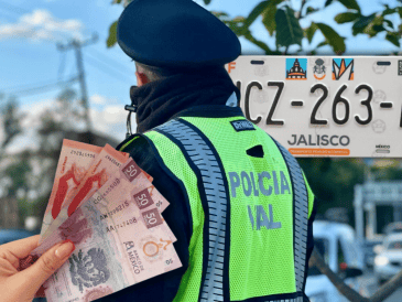 A través del programa de sustitución gratuita, se logró renovar un número de láminas equivalente al 93 por ciento de la meta estimada. ESPECIAL/Policía Vial Jalisco