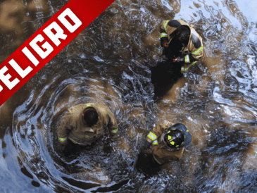 Para mitigar los riesgos, es fundamental que los conductores eviten transitar por zonas de inundación recurrente. ESPECIAL / CANVA