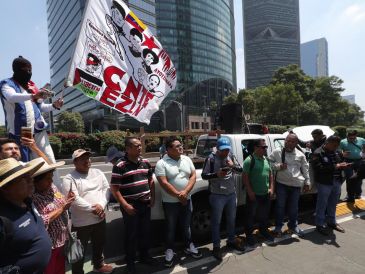 Los maestros mexicanos han amenazado con boicotear el inicio del Mundial de Futbol con movilizaciones y bloqueos. EFE/M. Hartz