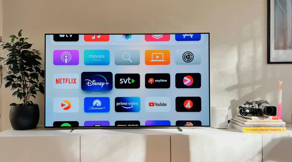 Estas producciones encabezan una programación repleta de novedades y regresos que marcarán la oferta televisiva del mes. Unsplash