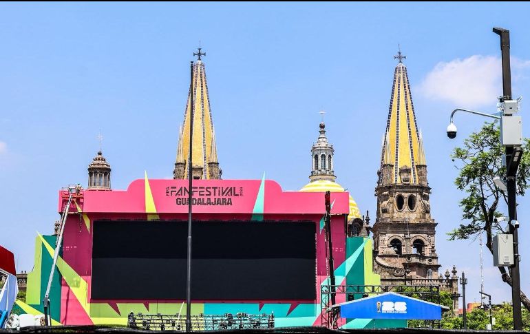 Entre los avances destaca la instalación de la pantalla principal del Fan Festival, donde serán transmitidos los 104 partidos del Mundial 2026. EL INFORMADOR / A. Navarro