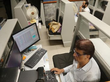 Casi todos los sectores corporativos del S&P 500 cerraron con pérdidas, con excepción del tecnológico y el de energía. EFE/R. Khan