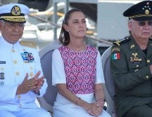 La ceremonia por el Día de la Marina se llevó a cabo a bordo del Buque Usumacinta, se rindieron homenajes, hubo condecoraciones y muestra de ejercicios marítimos. SUN/S. Cadena