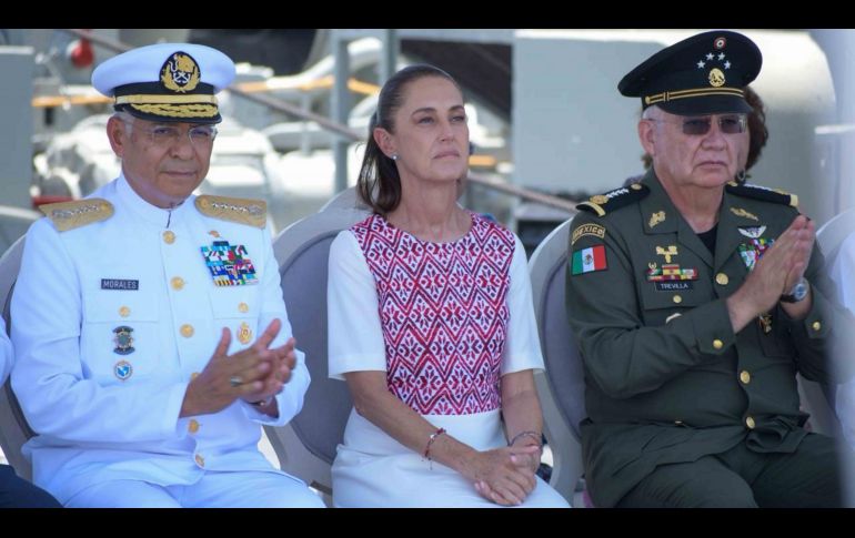 La ceremonia por el Día de la Marina se llevó a cabo a bordo del Buque Usumacinta, se rindieron homenajes, hubo condecoraciones y muestra de ejercicios marítimos. SUN/S. Cadena