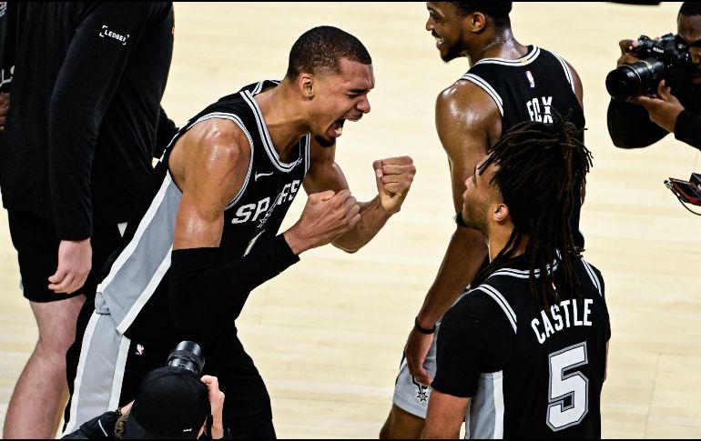 La reconstrucción de los Spurs encontró en Victor Wembanyama a su nueva figura para devolver a la franquicia a la élite de la NBA. EFE/ G. LEONG.