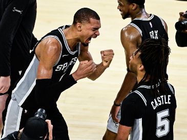 La reconstrucción de los Spurs encontró en Victor Wembanyama a su nueva figura para devolver a la franquicia a la élite de la NBA. EFE/ G. LEONG.