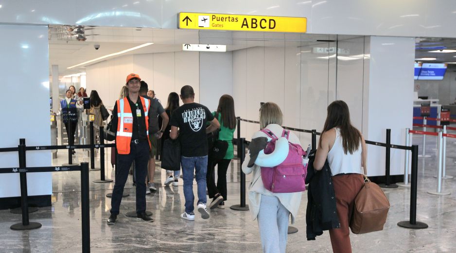 El GAP invitó a los pasajeros a anticipar su tiempo de traslado, conducir con precaución y mantenerse atentos a las indicaciones viales. EL INFORMADOR/ARCHIVO