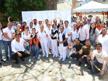 Zapopan llevó servicios médicos gratuitos y actividades recreativas a familias de Arroyo Hondo mediante una brigada encabezada por Ana Isaura Amador. CORTESÍA.