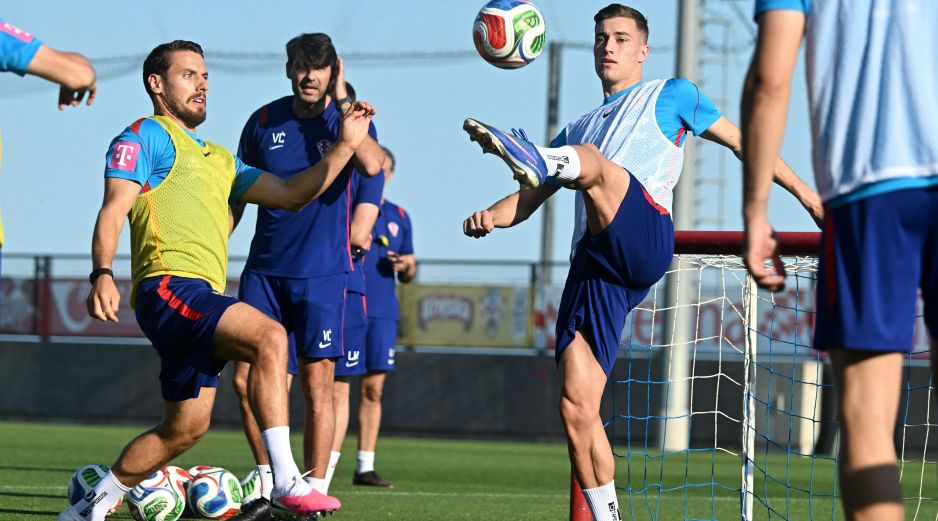 Seleccionados croatas en entrenamiento previo al juego contra Bélgica. X/HNS_CFF