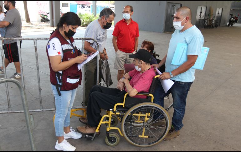 De acuerdo con lo informado por las autoridades de salud, el proceso se realizará mediante dos calendarios mensuales organizados por la letra inicial del primer apellido de los solicitantes. EL INFORMADOR/ ARCHIVO