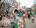 El desfile busca visibilizar y respetar a los pueblos originarios como parte esencial de la ciudad capital. CANVA