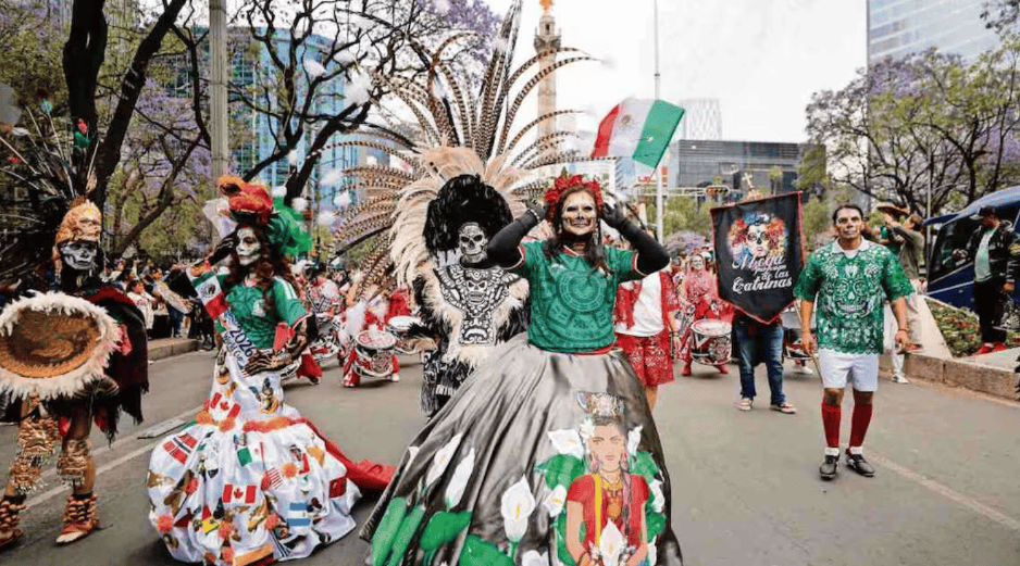 El desfile busca visibilizar y respetar a los pueblos originarios como parte esencial de la ciudad capital. CANVA