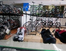 En tiendas especializadas, los ciclistas encuentran orientación técnica y opciones para cada tipo de recorrido. EL INFORMADOR/Archivo