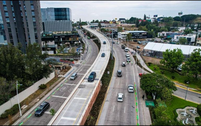 El paso elevado tiene una longitud de 400 metros aproximadamente y comienza poco después del cruce de Pablo Neruda con la avenida Patria. EL INFORMADOR/A. Navarro