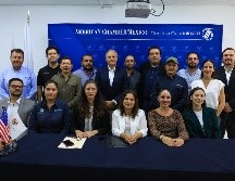 Laguna de Atotonilco en la AmCham Guadalajara: foto oficial con presidentes municipales y autoridades involucradas en el proyecto. EL INFORMADOR / J. Acosta