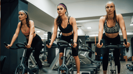 Cada vez más especialistas coinciden en que el cardio no tiene por qué ser un obstáculo para ganar músculo. CANVA