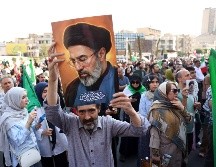 Mojtaba Jameneí, de 56 años, no aparece en público y esto ha dado lugar a toda clase de teorías extrañas. EFE/A. Taherkenareh