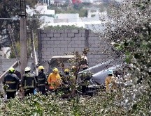 Múltiples videos captados por ciudadanos muestran enormes columnas de humo negro y llamaradas que alcanzaron decenas de metros de altura. EFE/H. Ríos