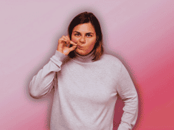 El acto de interrumpir constantemente responde a la necesidad inconsciente de validar el propio ego o de controlar el entorno social. ESPECIAL / CANVA