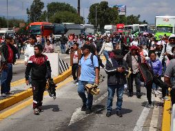 Maestros pertenecientes al CNTE toman la caseta San Marcos México-Puebla para dar el paso libre en ambos sentidos. SUN/L. Camacho