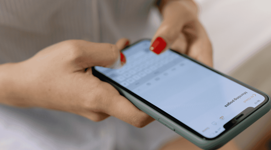 El propósito de este trámite es combatir el anonimato para prevenir y reducir delitos como la extorsión y el fraude telefónico. CANVA