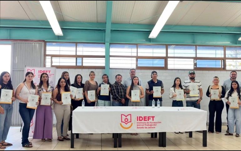 La entrega de constancias y diplomas se llevó a cabo en varios planteles y acciones extramuros. IDEFT