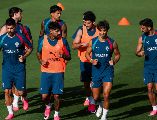 Jugadores de Portugal en el entrenamiento previo al juego contra Chile. EFE/J. Sena