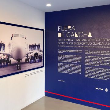 La exposición Fuera de Cancha retrata el impacto cultural de Chivas más allá del futbol. CORTESÍA.