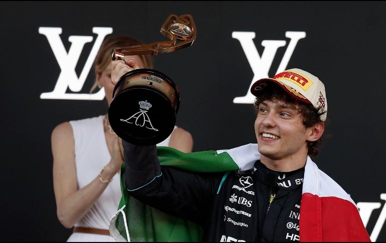A pesar de las interrupciones, Antonelli mantuvo la primera posición hasta la bandera a cuadros. EFE/EPA/S. Nogier