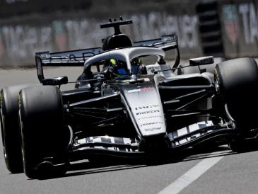 El piloto mexicano Sergio "Checo" Pérez, de Cadillac, compite en el Gran Premio de Fórmula 1 de Mónaco. EFE/EPA/S. Nogier