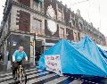 Los maestros de la Coordinadora Nacional mantienen ocupado el entorno del Zócalo de la Ciudad de México. EL UNIVERSAL