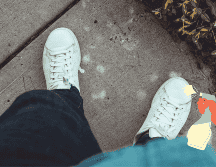 Muchas personas creen que estas manchas son permanentes, pero existen alternativas efectivas para reducirlas o eliminarlas por completo. UNSPLASH / Y M