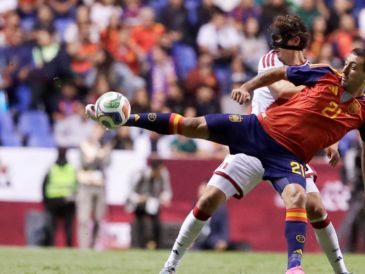 Mikel Oyarzabal. El delantero español marcó el gol que abrió la cuenta para la Furia Roja. EFE/H. Ríos