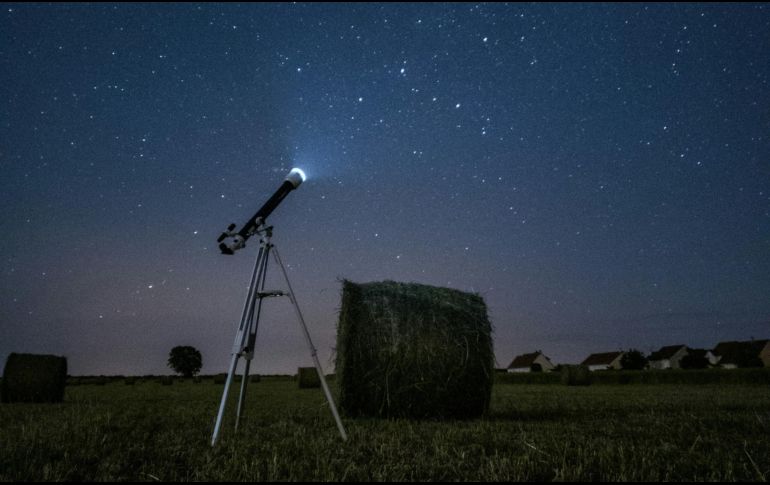 No necesitarás adquirir equipo especializado ni poseer conocimientos avanzados de astronomía para disfrutar de esta maravilla natural que adornará nuestras tardes de verano. Unsplash