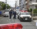 Policía se ve en una zona residencial donde se avistó un oso en Utsunomiya, en el norte de Tokio, el martes 9 de junio de 2026. AP/ Kyodo News