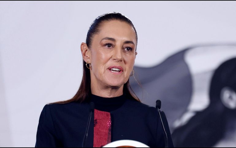 Claudia Sheinbaum fue cuestionada sobre su posible presencia en el Fan Fest del Zócalo, donde antes había adelantado que asistiría para seguir el partido inaugural del torneo. EFE / S. Gutiérrez