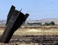 Restos de un misil balístico iraní que impactó en un campo agrícola cerca de la ciudad de Najha, en la zona rural de Damasco, Siria. EFE/M. Al Rifai